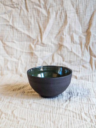 small tea bowl green salade fruit Umami STUDIO kapstok Iris Floor handmade black glaze art design